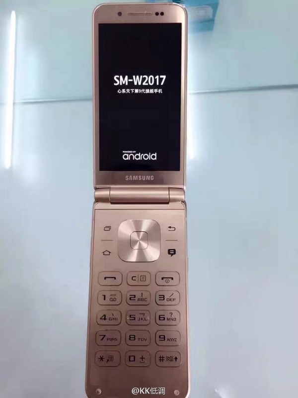 最美翻盖智能手机现身 三星W2017玫瑰金 