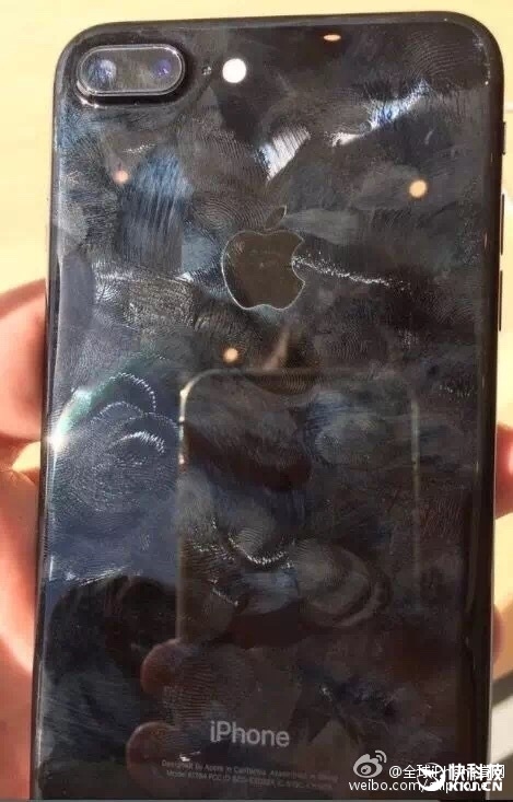 亮黑色iPhone 7不戴套裸奔之后...辣瞎眼睛