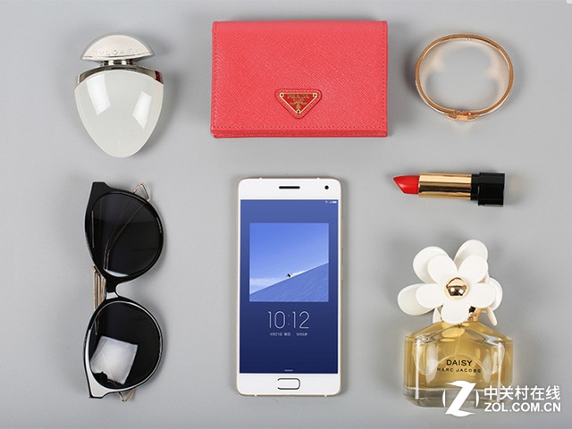 天猫手机这几款 惹得精英男士争相“跪” 