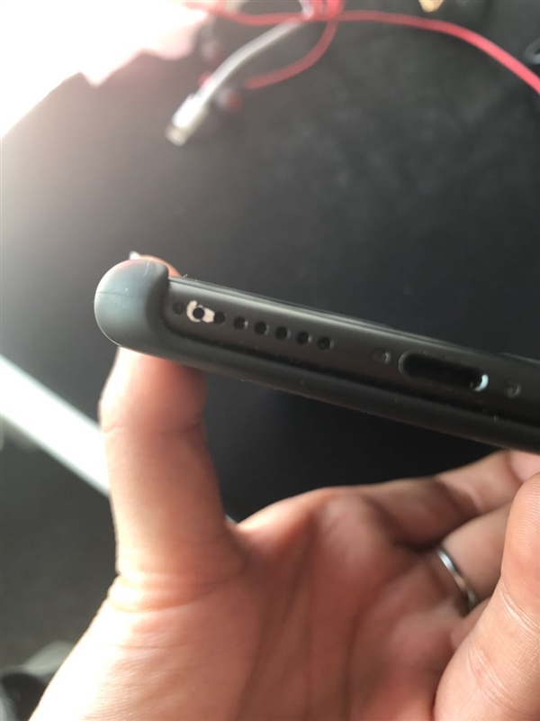 磨砂黑iPhone 7用久后...心疼果粉