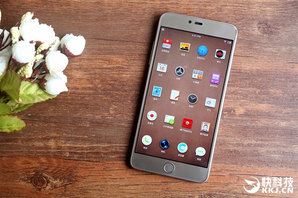 咖啡金版锤子M1L开箱图赏：皮革后壳太爽！