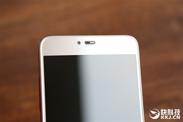 咖啡金版锤子M1L开箱图赏：皮革后壳太爽！