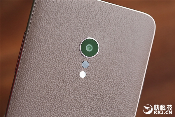 咖啡金版锤子M1L开箱图赏：皮革后壳太爽！