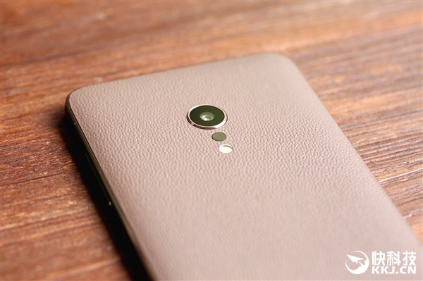 咖啡金版锤子M1L开箱图赏：皮革后壳太爽！