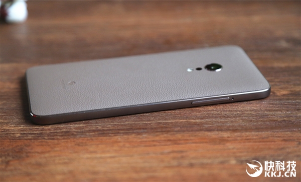 咖啡金版锤子M1L开箱图赏：皮革后壳太爽！