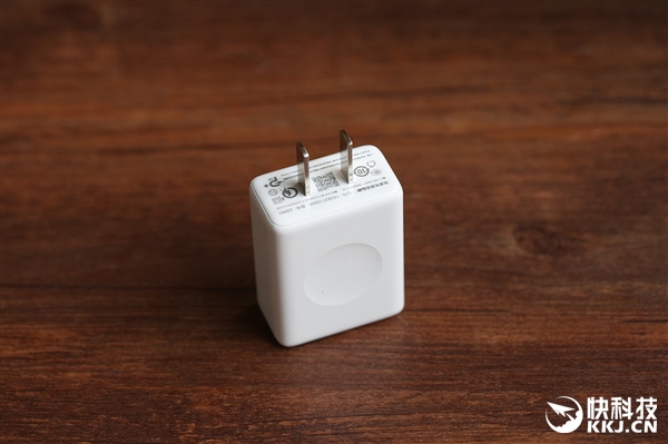 咖啡金版锤子M1L开箱图赏：皮革后壳太爽！