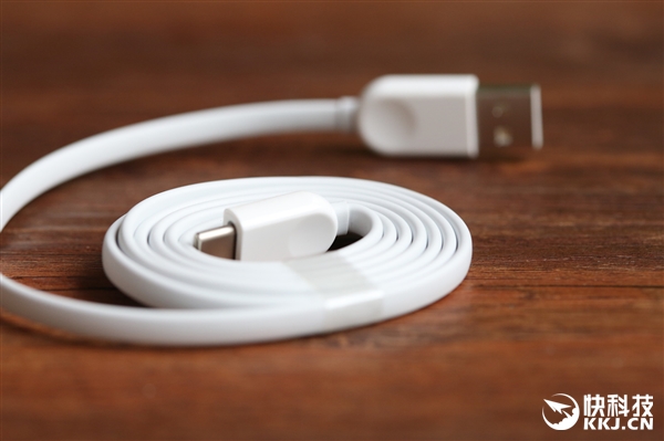 咖啡金版锤子M1L开箱图赏：皮革后壳太爽！