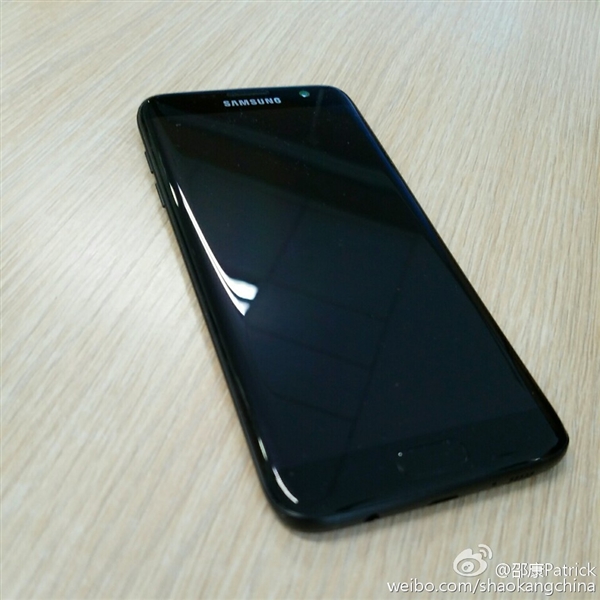 帅爆！Galaxy S7亮黑色真机曝光