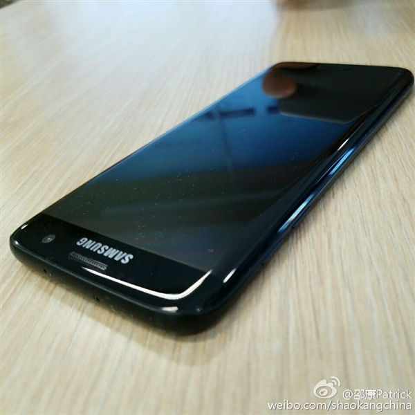 帅爆！Galaxy S7亮黑色真机曝光