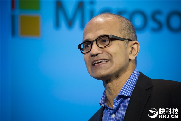 微软CEO公布革命性终极手机！苹果安卓要变天