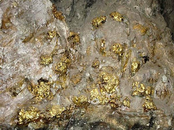 旧手机只能卖掉扔掉？没想到这么有用