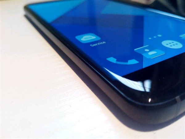 抄哭三星！大象Elephone S7真机照：sao得不行