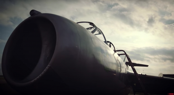 厉害了word一加3T！在高速飞行的战斗机内开箱